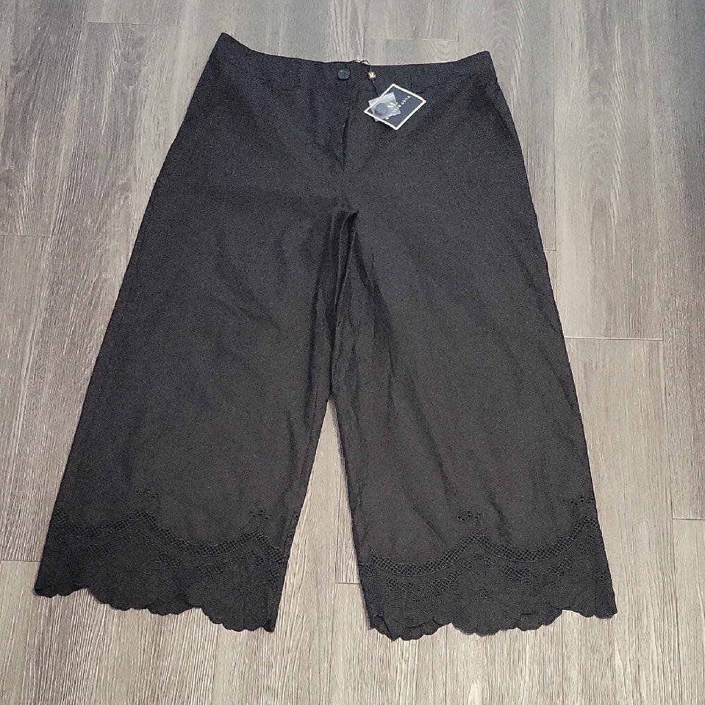 Black Cropped Pants with Lace Hem